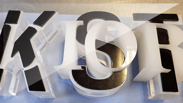 Maßgefertigte Buchstaben aus Acrylglas